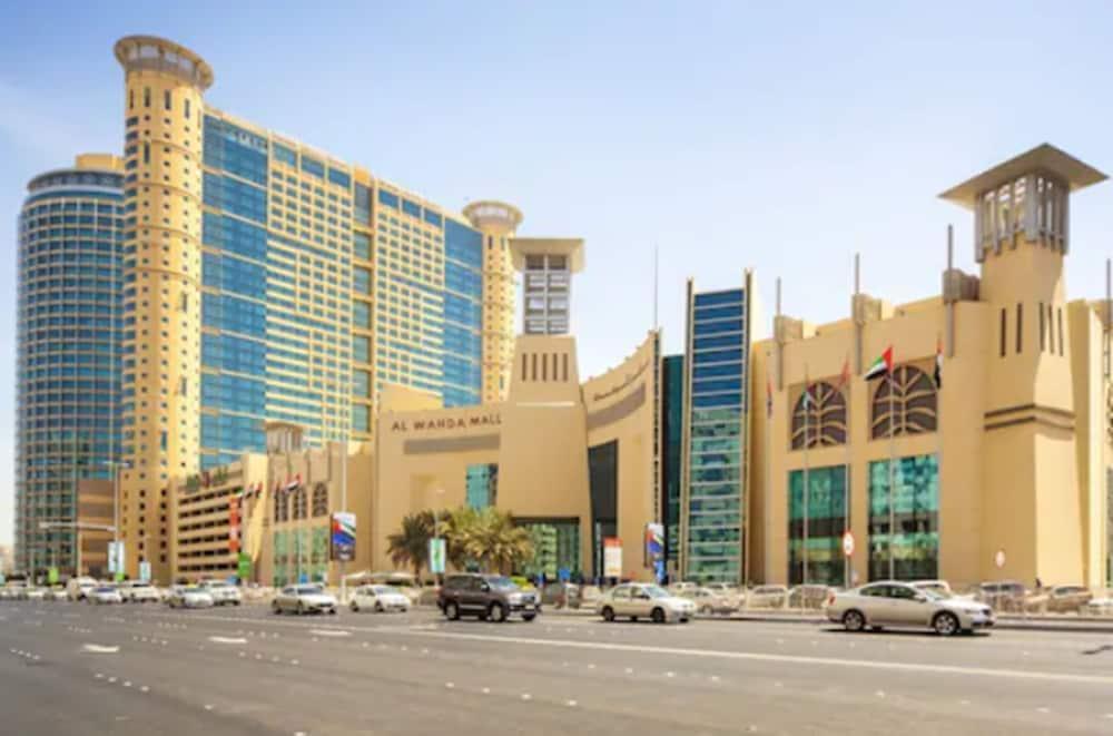 Grand Millennium Al Wahda Hotel And Executive Apartments Abu Dabi Exterior foto